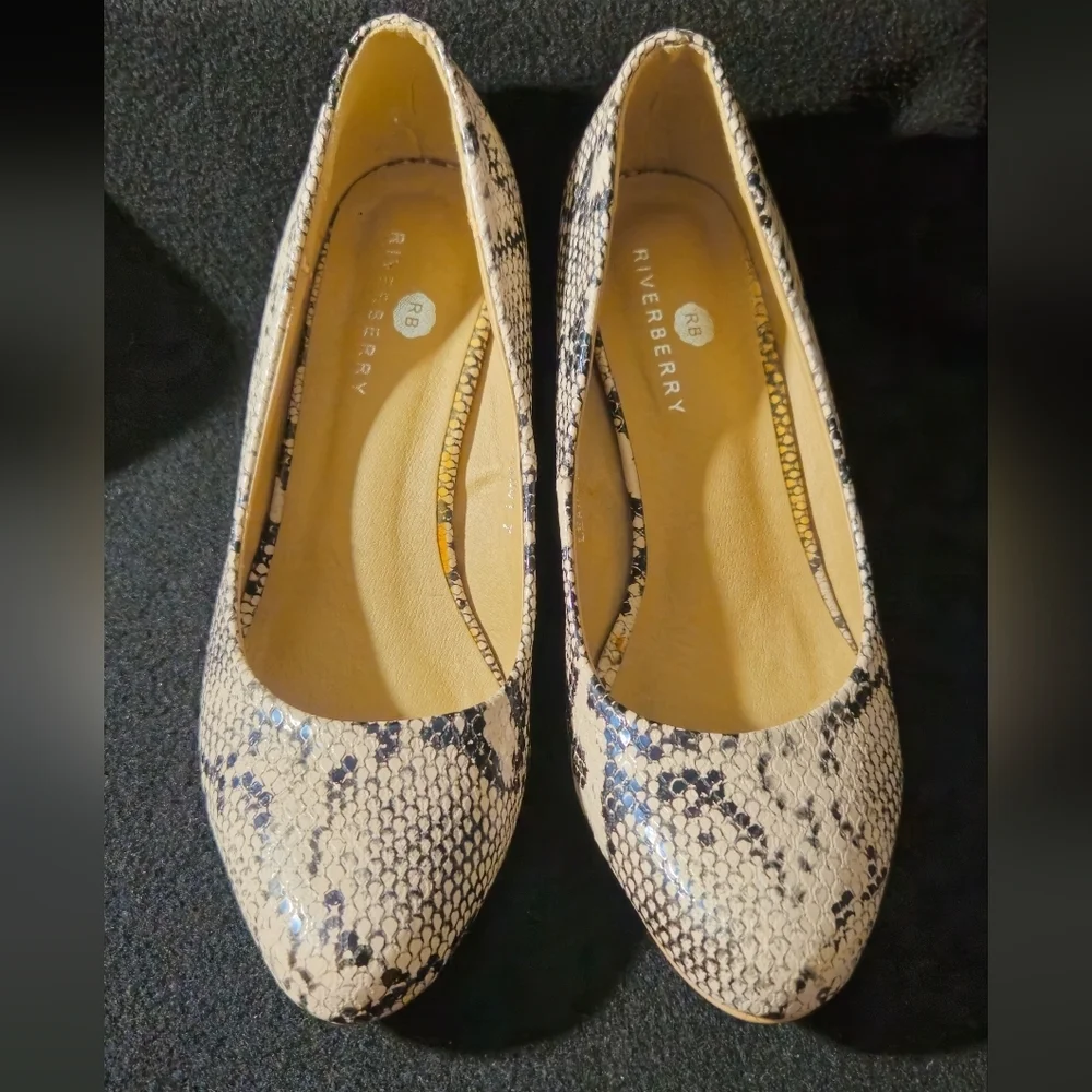 Riverberry Black & Cream Snake-Print Wedge Round Toe Pumps  -Size 7